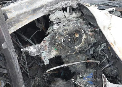 2013 Mercedes-Benz C 250 Sport z USA, uszkodzony, nr VIN WDDGF4HB9DR297092